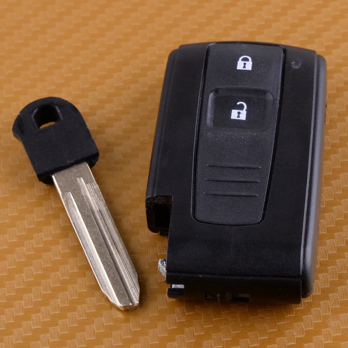 

DWCX Car Replacement Remote Key Case Fob with Uncut Blade Fit for Toyota Prius 2004 2005 2006 2007 2008 2009