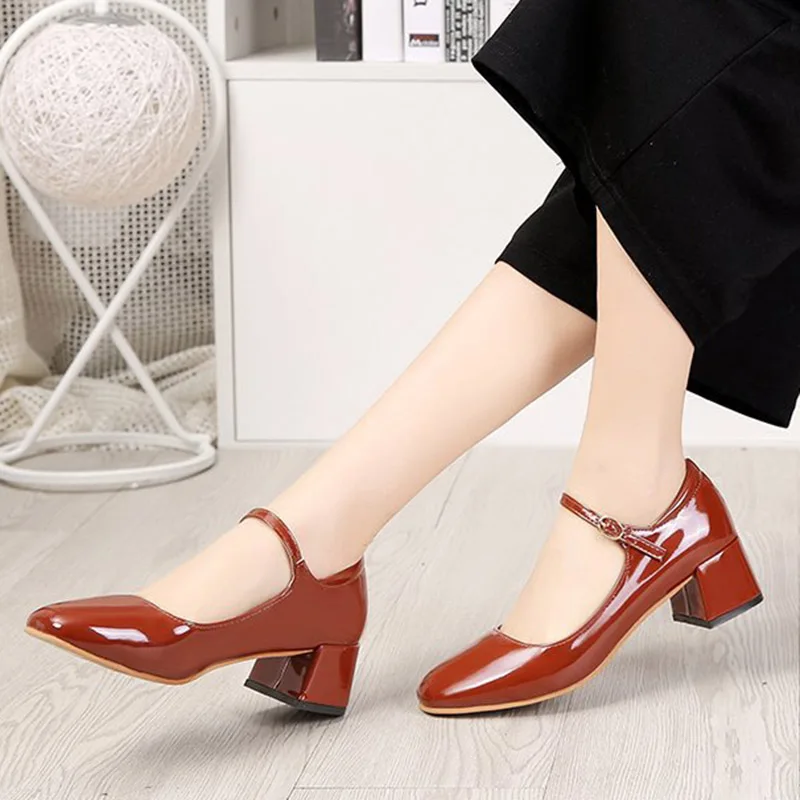 Г., новые женские модельные туфли Туфли Мэри Джейн на среднем каблуке лакированные туфли-лодочки Дамская обувь с ремешком на щиколотке офисная обувь, zapatos mujer, E875