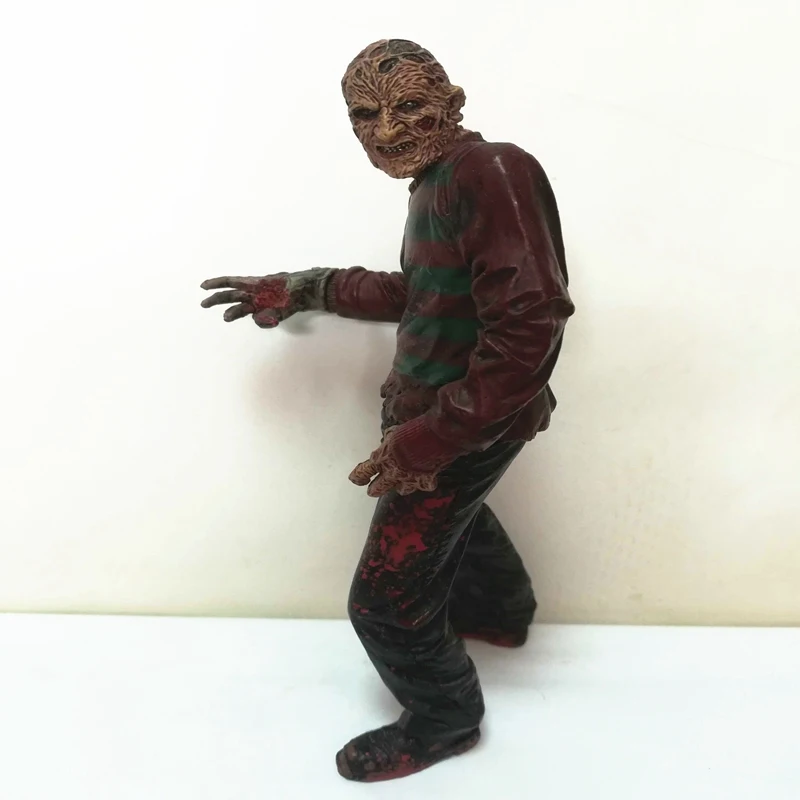 

NECA Garage Kit 18cm Nightmare on Elm Street - Freddy Krueger Joints Doll Action Figure Collectible Model Loose Toy No Box