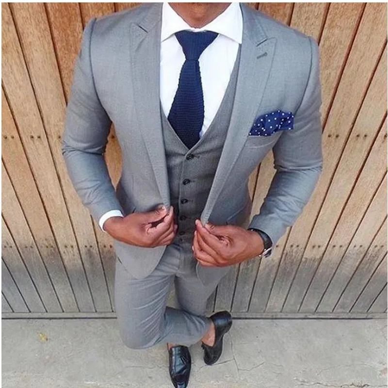 204 Chic Silver Gray Groom Suits Classic Fit Peak Lapel One Button Men Suits Fashion Cheap Wedding Groomsmen Suits Tuxedo (Jacket+Pants+Vest)