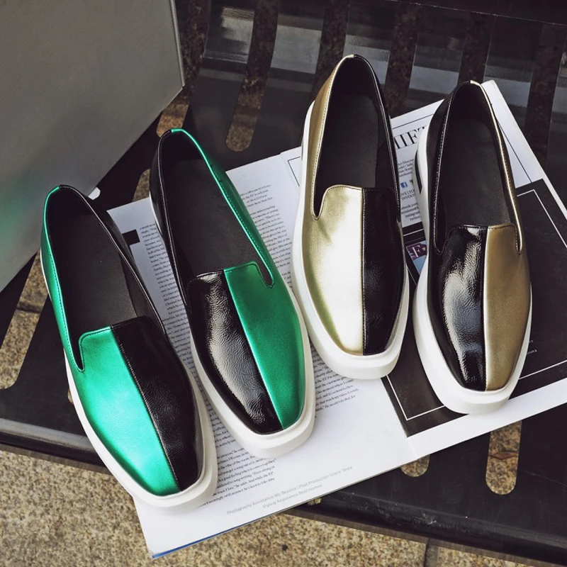 Женская обувь на плоской подошве без шнуровки золотистого цвета платформе