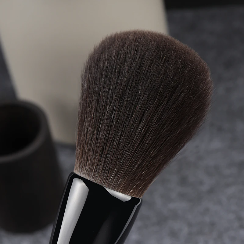 004 Professional Makeup Brushes Ultra-soft Blue Squirrel Hair Face Powder Brush Natural Wood Handle Cosmetic Tools Make Up Brush