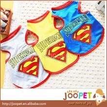 50 шт./лот собачья одежда оптом летние для домашних животных собак кошка Супермен сетчатый жилет одежда для щенка футболка верхняя одежда костюм roupas pet