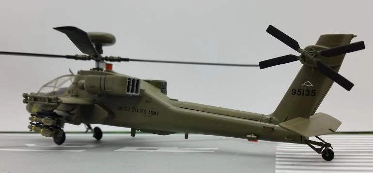 1: 72 Apache AH-64D модель боевого вертолета, труба готовой продукции 37033 Коллекционная модель