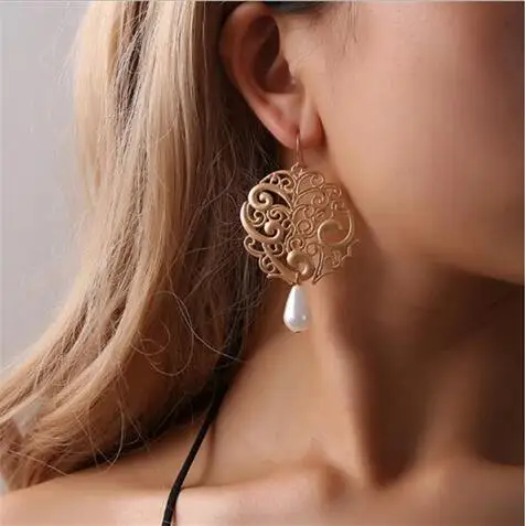 

E 1184 European and American retro palace national wind hollow round earrings exaggerated geometric carved water drop pearl earr