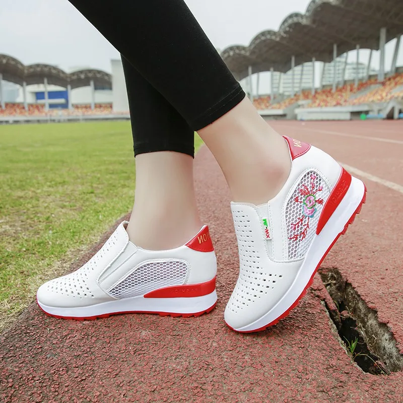 trendy flat shoes 2018