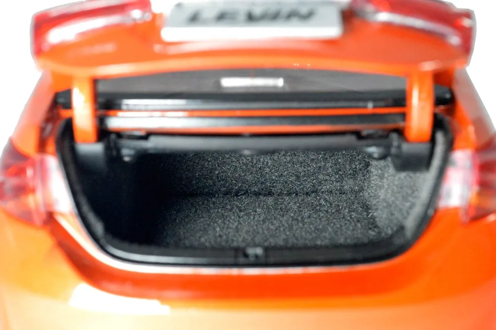 Toyota-Levin-2017-Orange-09