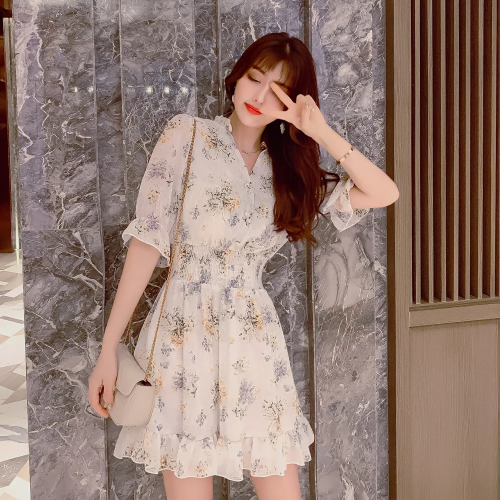 

Temperament Chiffon Dress Summer new V-collar broken flower waist slim Bell Sleeve Dress bottom holiday dress