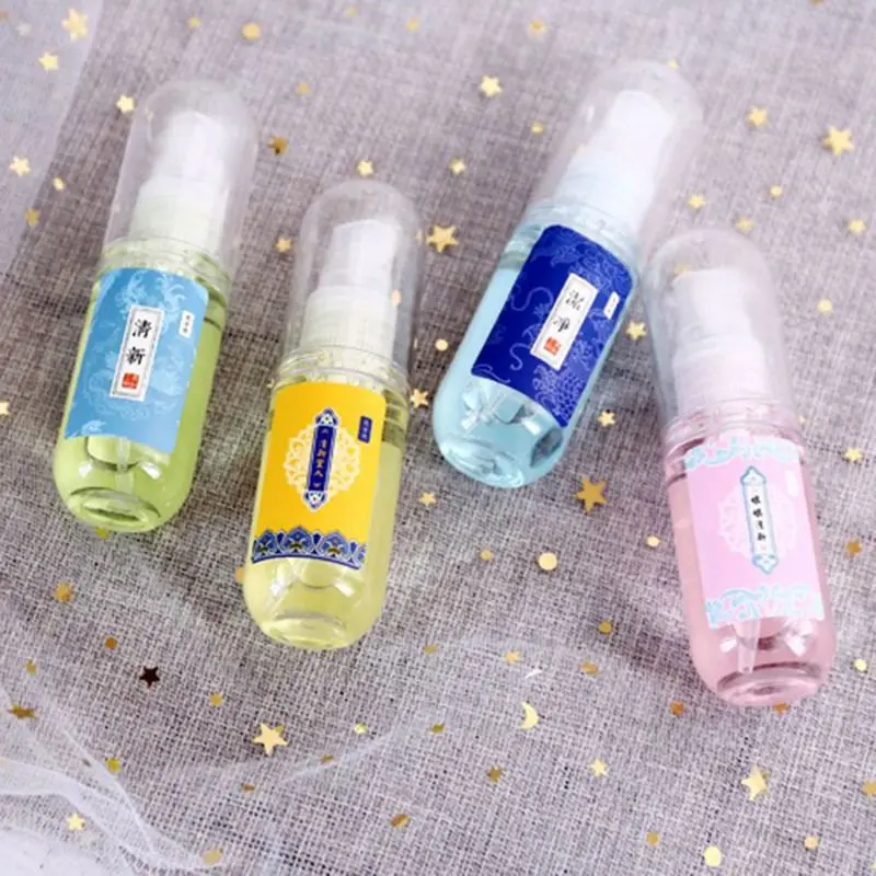 

Creative Korean Style Lipstick Shape 30ml Portable Mini Hand Sanitizer Spray Liquid Moisturizing Anti-Bacterial Random Color