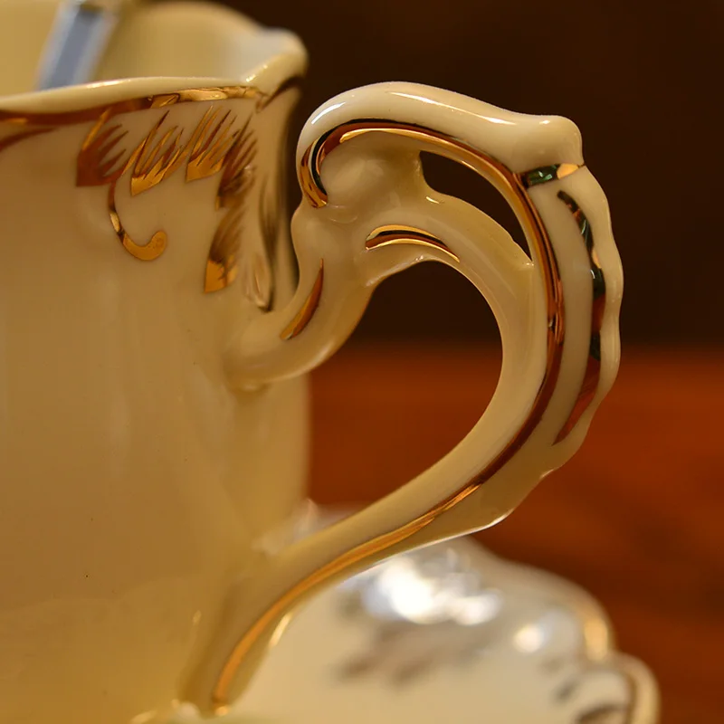 250 мл креативные кружки цвета слоновой кости Ретро Керамическая кофейная чашка для молока, чая с золотым ободком питейная посуда кружки Novetly подарок