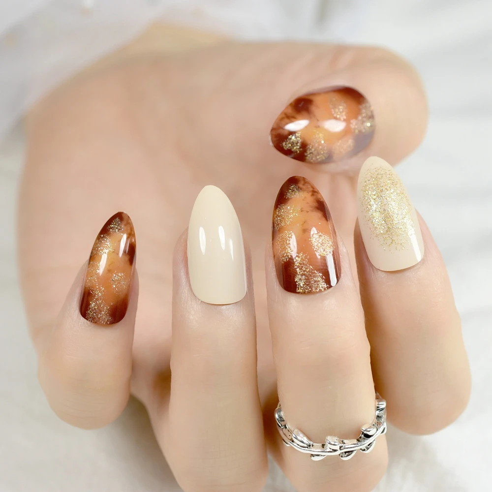 

24pcs Brown Marble Pattern Design False Artificial Nails Beige Sharp Stiletto Golden Glitter Lady Wears Fake Nail Tips Z801