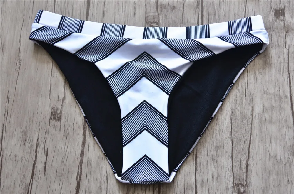 12 extreme bikini