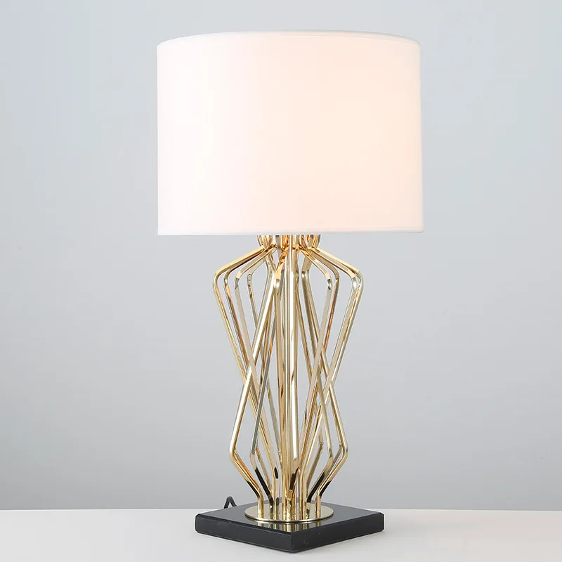 

Modern AK47 Golden gun table lamp Nordic Creative living room bedroom study desk lamp luminaire Living room deco lamp