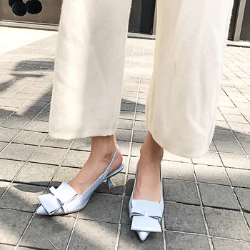 

2018 summer new style sleek and elegant style with bow women's shoes retro ruffled pointed leather high heels.
