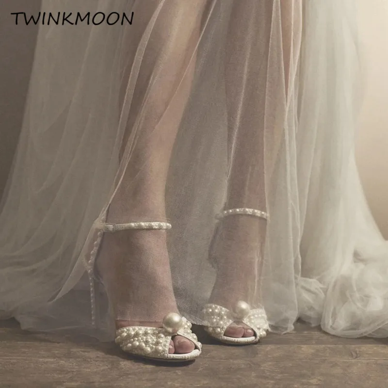 white wedding shoes05