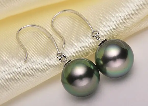 

A pair 10-11mm natural south sea black green pearl earring