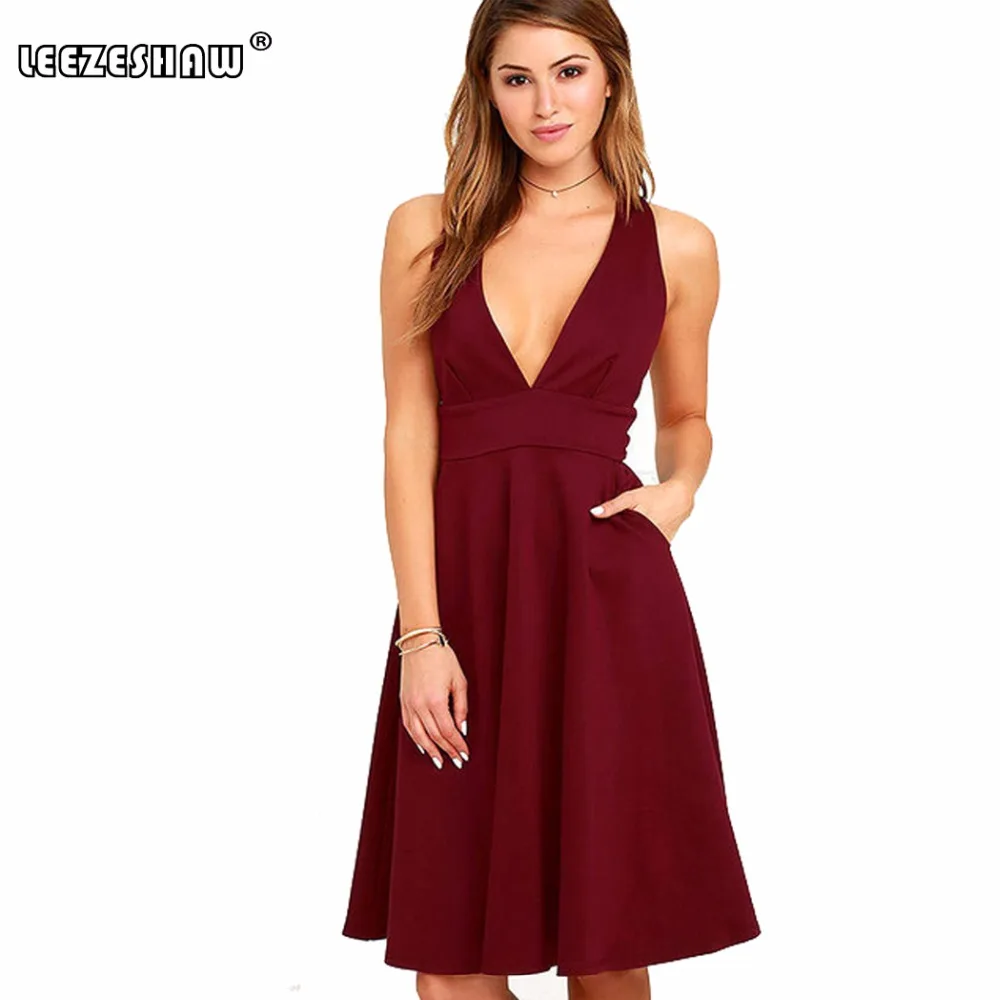 V вырез. V вырез. Платье с v-образным вырезом. Платье с v-образным вырезом. Платье в с треуголтным вырезои.