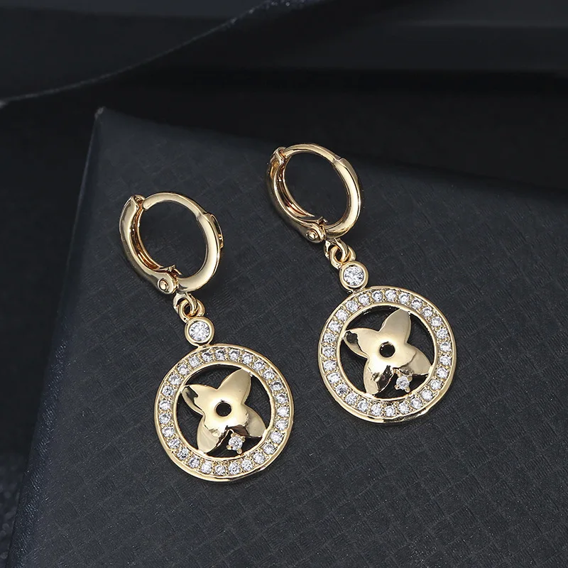 

Geometric Plant Pattern Earrings for Women Small Luxury Cubic Zirconia Stud Earrings Brand Earings Wedding Jewelry kolczyki Z077