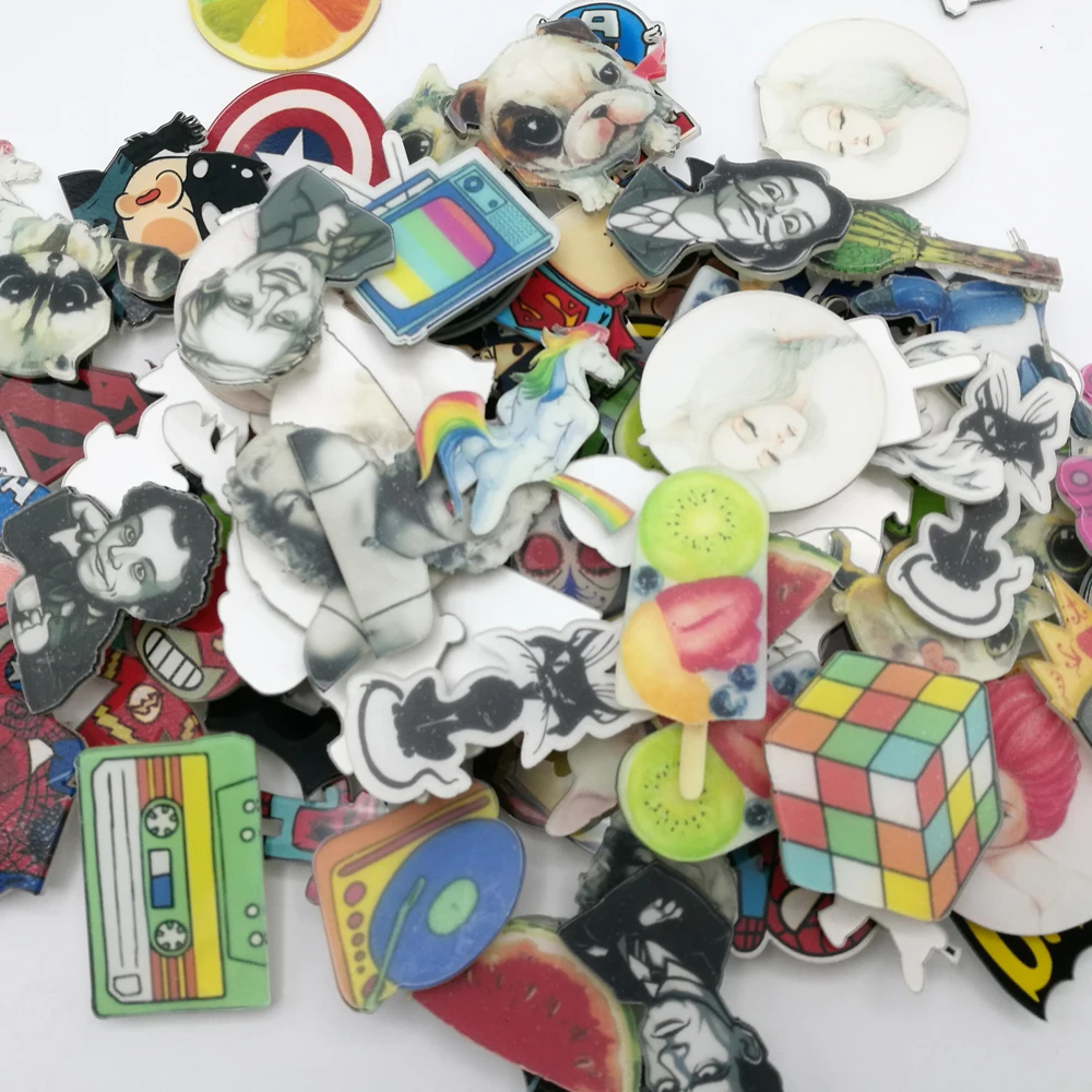 Beste Gernro Willekeurige 1 set 50 stks Acryl Badges Gratis Verzending Badges op Rugzak Anime Pictogrammen Badge op EEN Pin Icoon voor Kleding