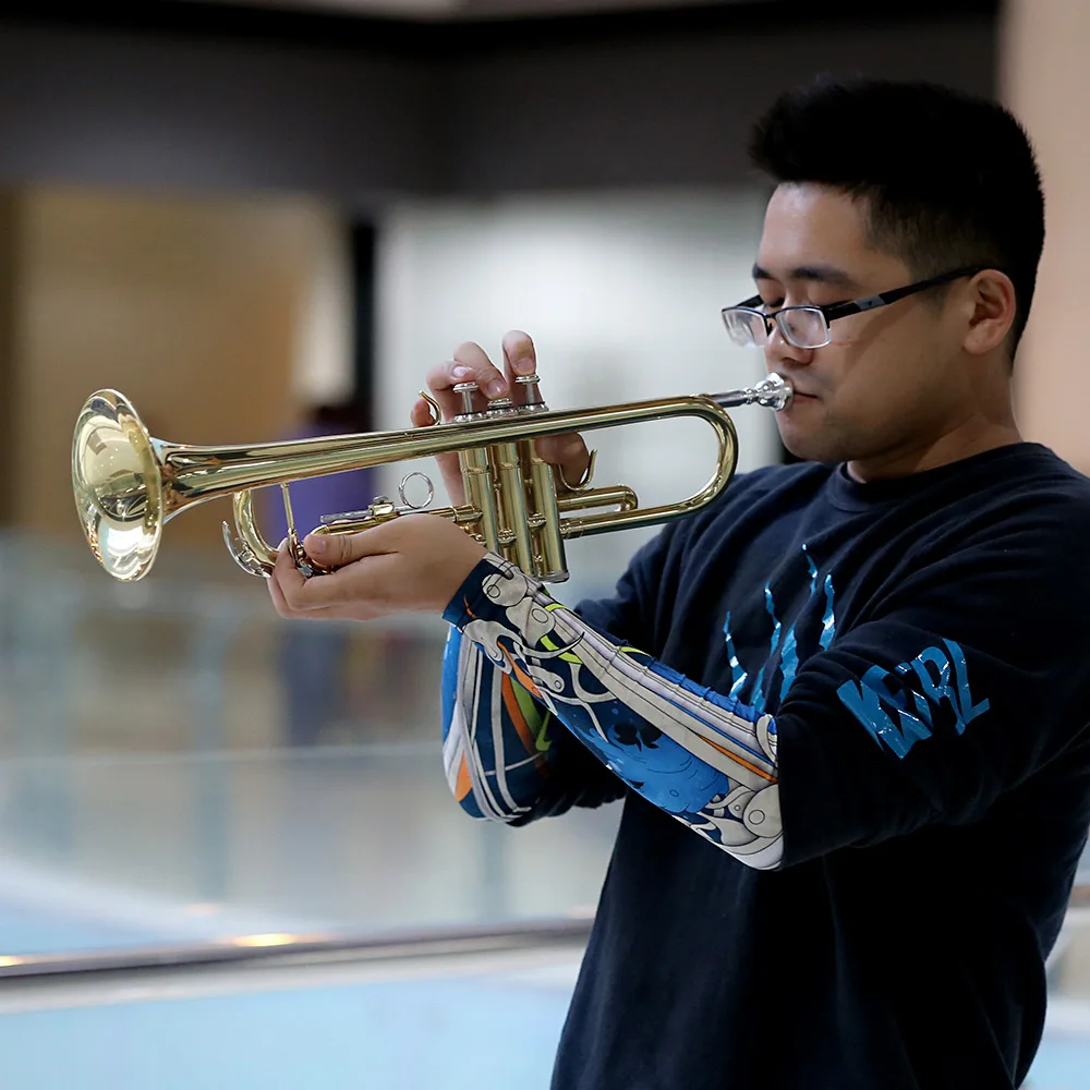 Trumpet Bb Flat Brass Gold-painted Exquisite Durable Brass Musical Instrument with Trumpet Mouthpiece Gloves Strap Case