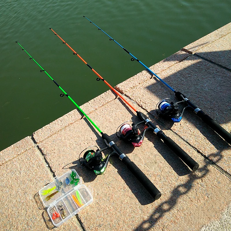 

1.5m spinning fishing rod set spinning reel+hooks+weights+lures solid FRP fishing set green rod 2 sections children new angler