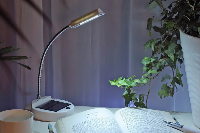 4 Leds Solar Flexible Goose neck Reading Light Solar / USB Charging