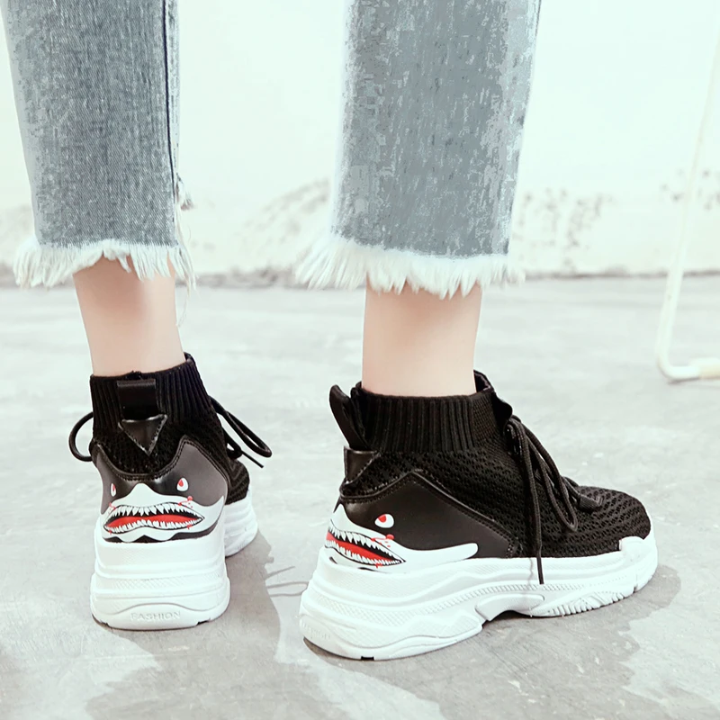 

Cartoon Shark Logo High Top Sneakers Women Knit Upper Breathable Sock Shoes Thick Sole 5 CM Fashion sapato feminino Black White