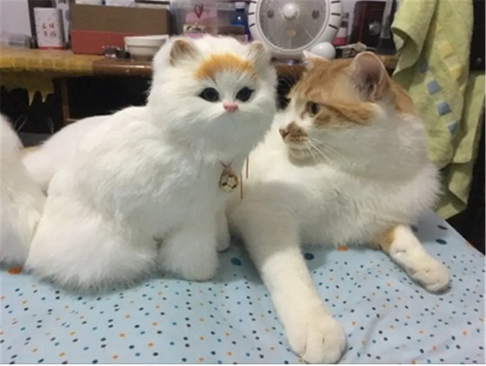 Fancytrader Simulation White Cat with Bell Toy Model Handicraft Animals Cat Doll Plastic& Fur 22cmx20cm 17