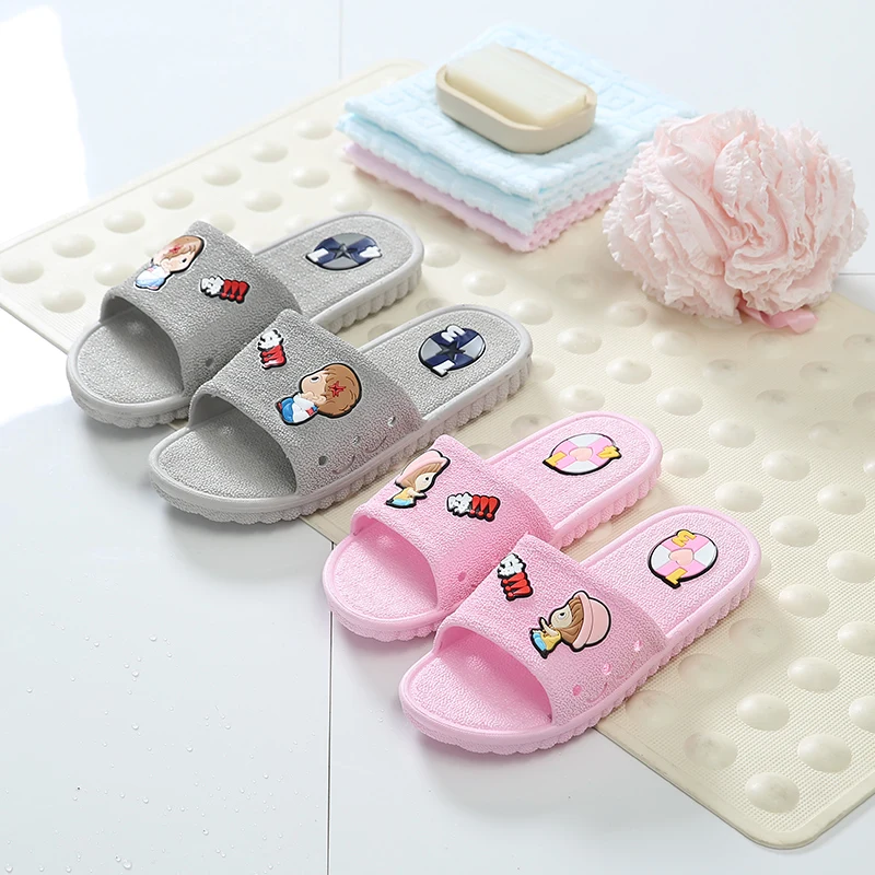 

2017 New Hot Sale Mixed Colors Pvc Indoor Slippers Slippers Spring And Summer Couple Home Bathroom Floor Bath Shower