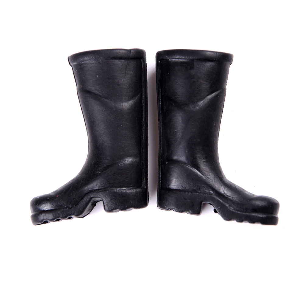 Botas de lluvia de goma negra para Barbie, muebles de casa de