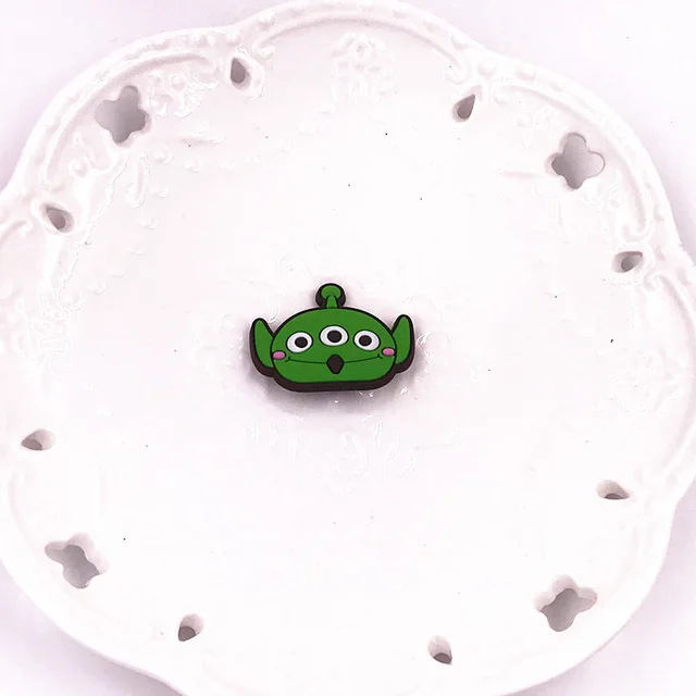 1PCS-Cute-Bear-Dog-Mickey-Minnie-Badges-Pin-Kawaii-Cartoon-Icon-Badges-Buttons-Pins-Badges-Bags.jpg_640x640 (15)