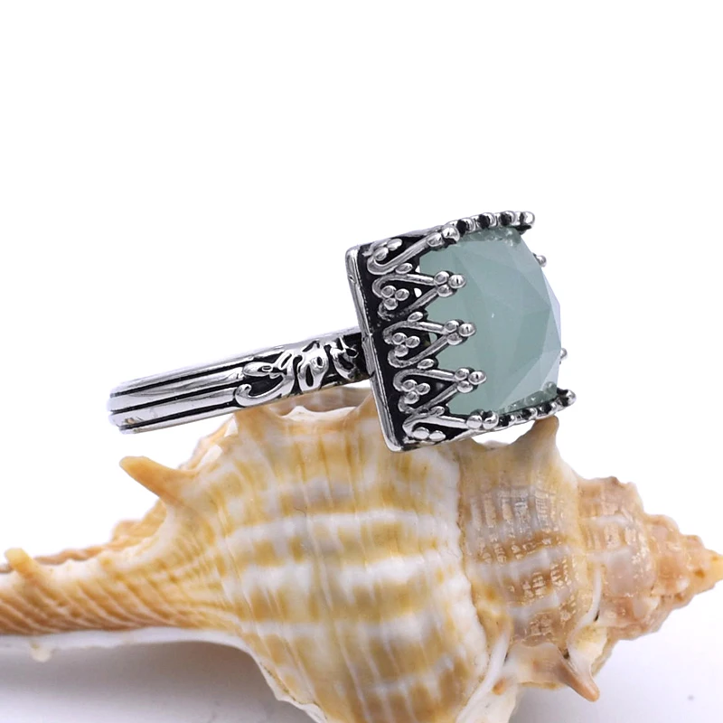 Женское кольцо с лунным камнем простое мятно зеленого цвета квадратным