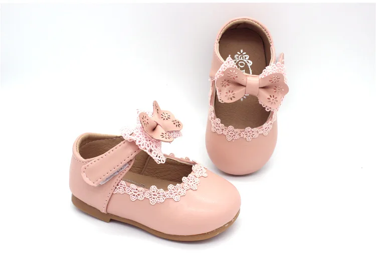 Короткие белые кожаные туфли для маленьких девочек; обувь для девочек с бантом; удобные тонкие туфли; кружевные вечерние туфли для детей 1-3 лет - Цвет: Розовый
