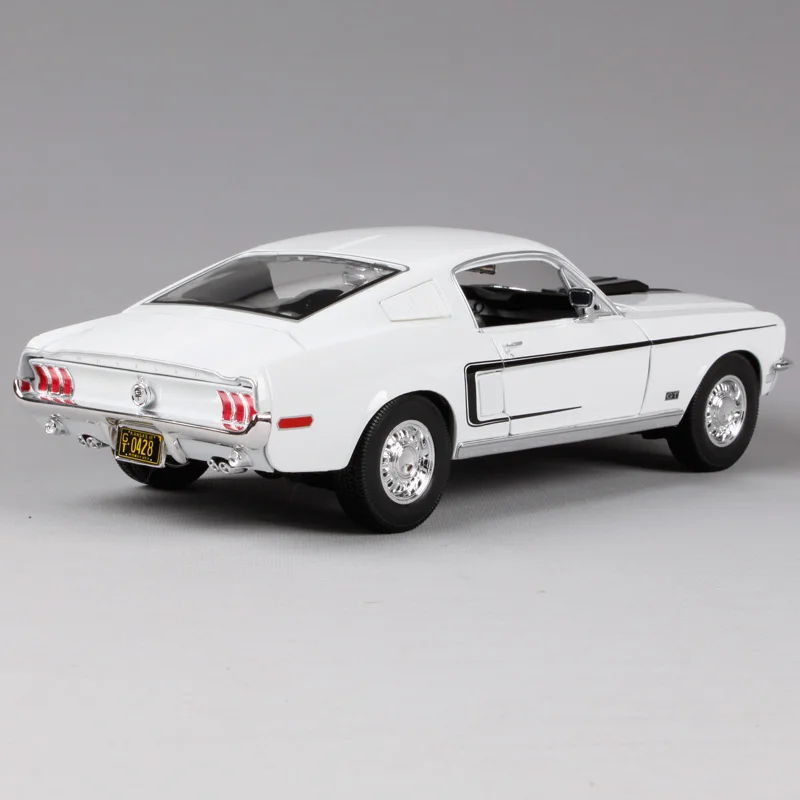 Модель автомобиля Maisto 1:18 белая Blue1968 Ford Mustang GT Cobra Jet литая модель новая игрушка в