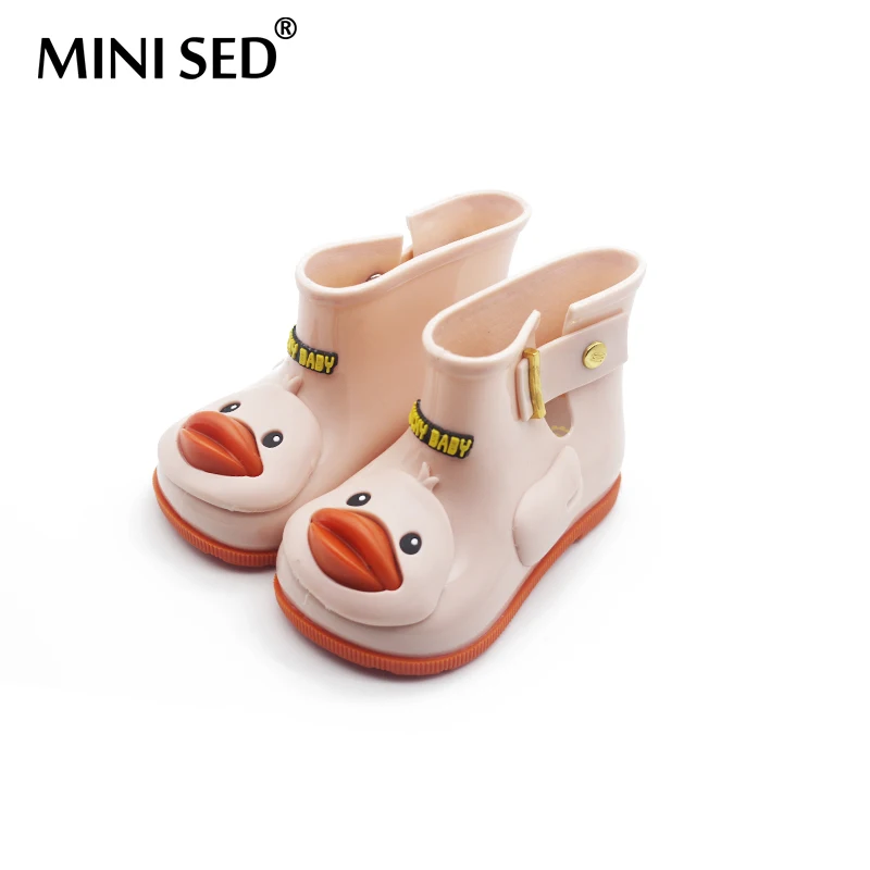 minised shoes