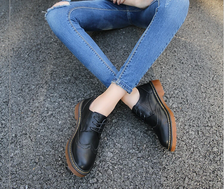 Весенние женские дизайнерские винтажные туфли из искусственной кожи на плоской подошве белые женские туфли-оксфорды на толстой подошве с круглым носком; большие размеры 34-43