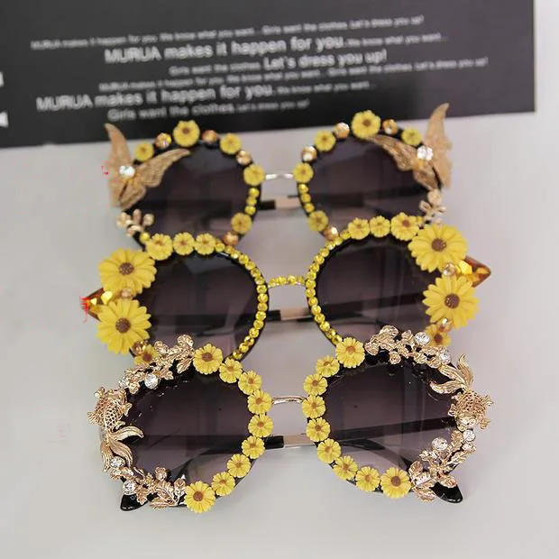 

Fashion runway Baroque Star Flower Glasses Vintage Metal Butterfly Goldfish Summer Sunglasses Women designer oculos de sol