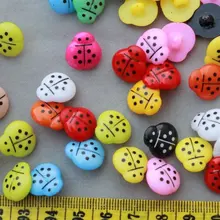 1000 шт.-Пластик Новинка божьей коровки, пуговицы со стойками в разнообразии цветов 13x15 мм