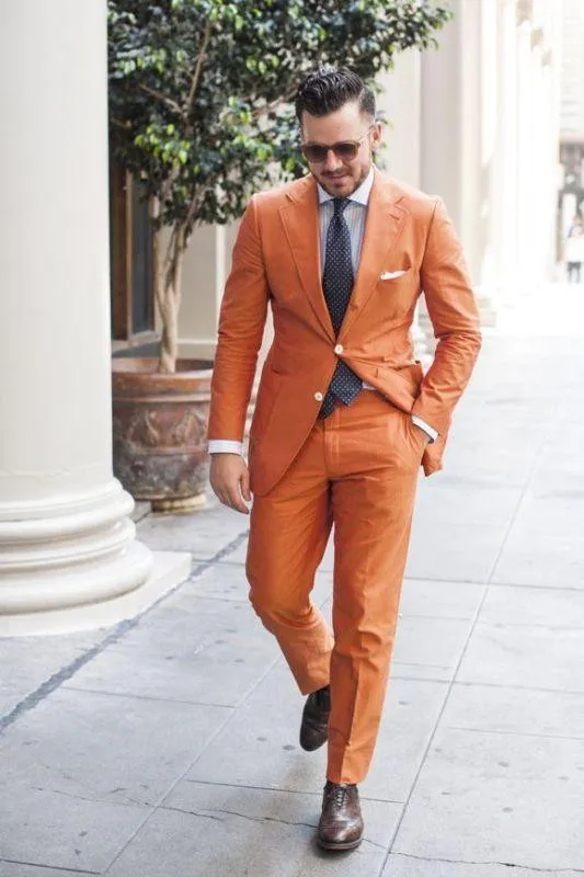 Оранжевый Нотч две кнопки Для мужчин костюмы таможенные homme модные Блейзер Для мужчин прохладный смокинги красивый(куртка+ брюки+ галстук+ носовые платки