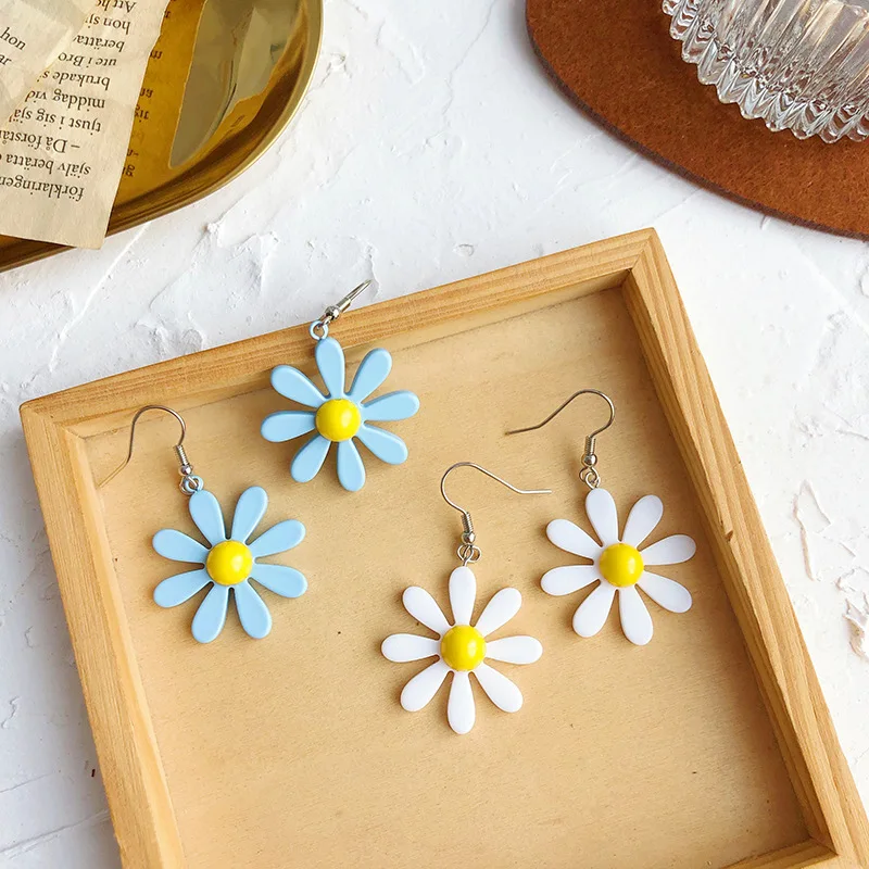

2019 New Summer Acrylic Daisy flower earrings Luxury women's jewelry party accessories Gift