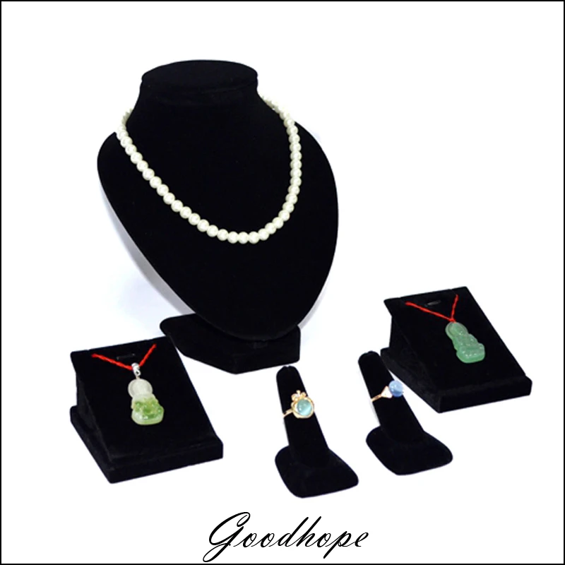 5 Pc Set Black Velvet Jewelry Displays Busts Bonus New Pearl Necklace