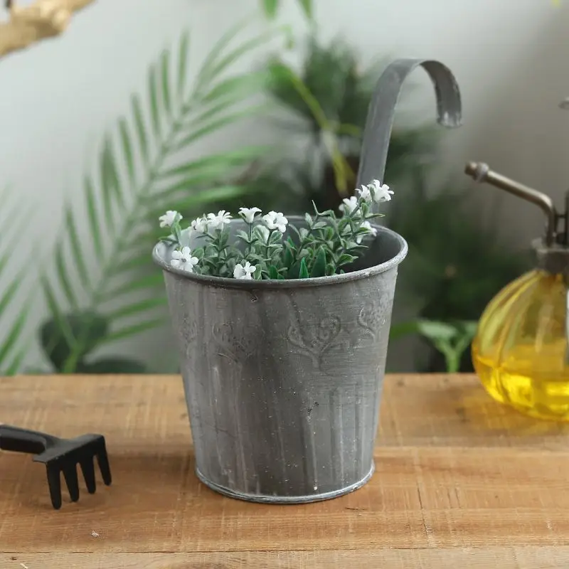 

Vintage Metal Iron Keg Flower Pot Hanging Balcony Garden Plant Planter Decor Pot Hanging Bucket Iron Flower Tub Holder Basket
