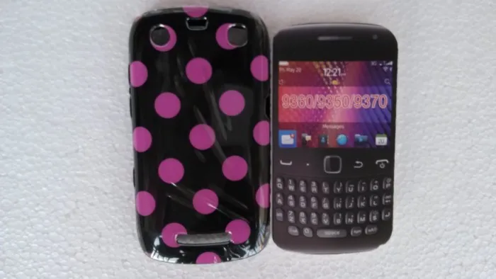 Blackberry 9350 9360 9370 Polka Dots (2)
