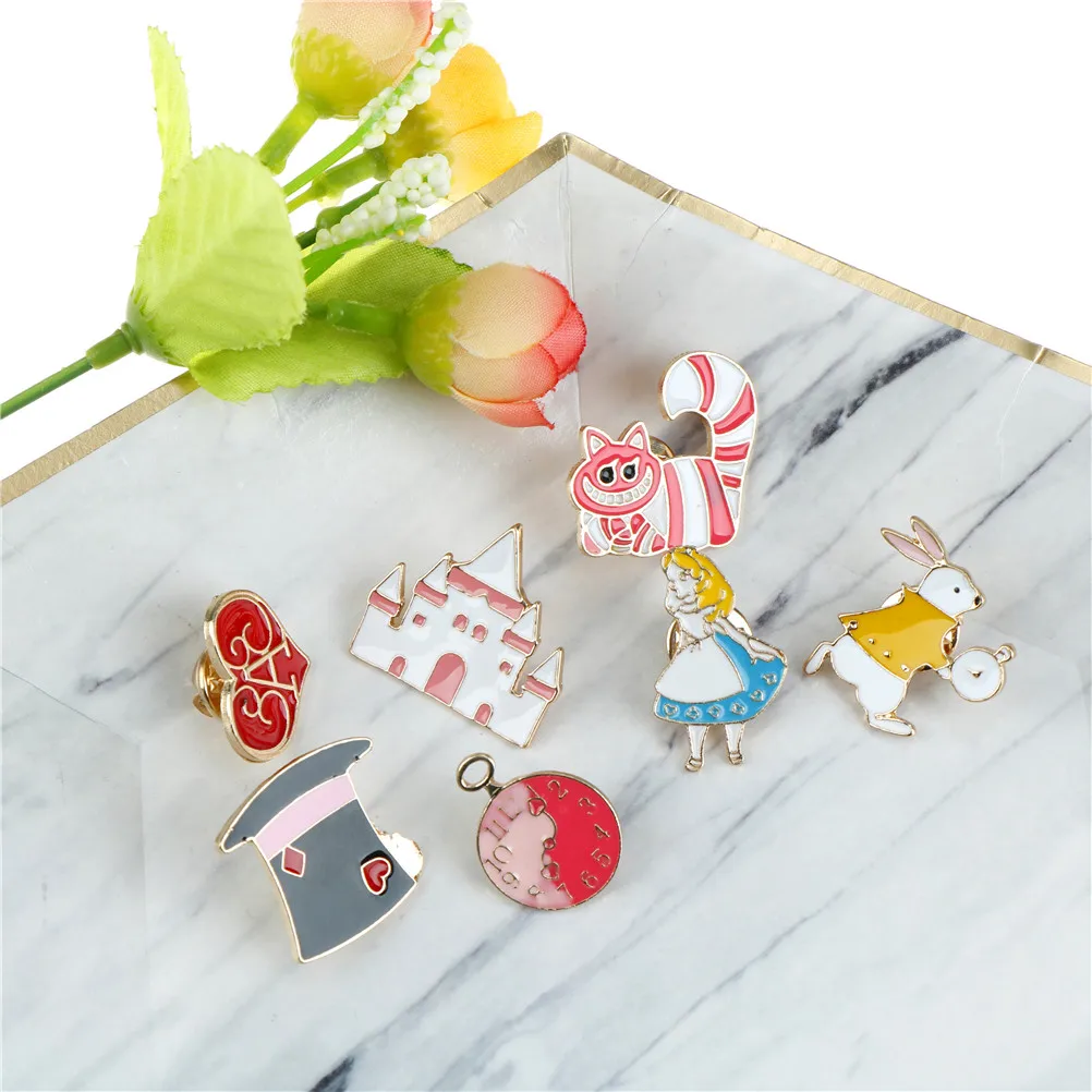 2018 Cartoon Cat Cute Wonderland Enamel Pins Brooch Crown Metal Brooch