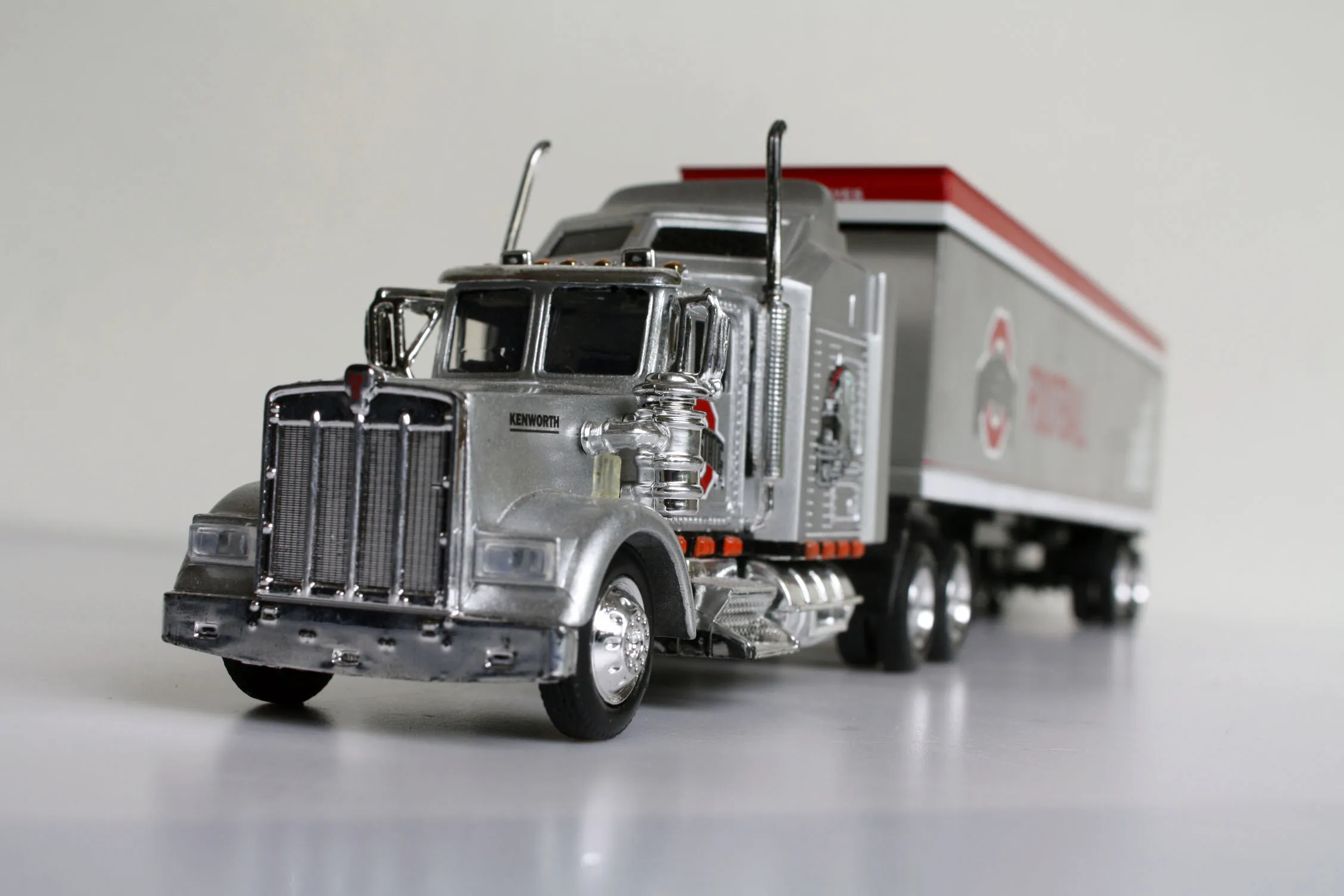 маз 6501 1:43. дип газ 53 1/43. фуры 1 43. грузовик packard truck 1:43. масштаба 1/43.