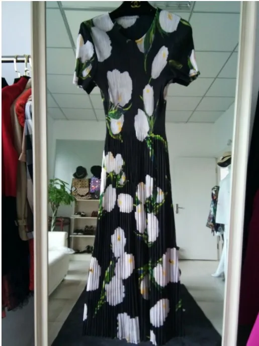Бесплатная доставка Miyake модные складные o-образным вырезом с коротким рукавом Складчатое Платье с принтом в наличии