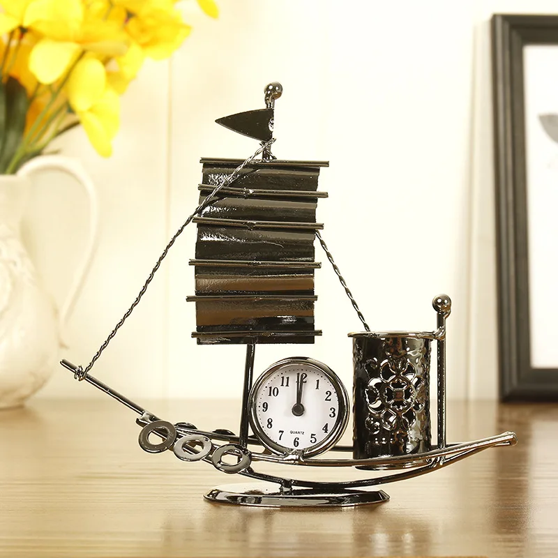 Koop Creatieve Zeilboot Vorm Metalen Pen Houders Met Klok Office Home School Decoratie