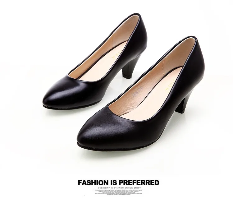 YALNN/Женская обувь в сдержанном стиле; черные туфли-лодочки; офисные женские туфли; 5 см; новые туфли-лодочки на среднем каблуке; классические черные кожаные туфли с острым носком