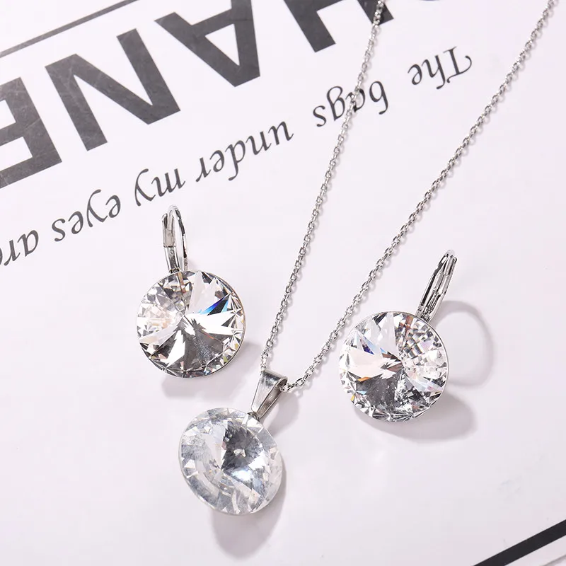 Ms Betti bridal jewelry set with rivoli crystal from Swarovski02