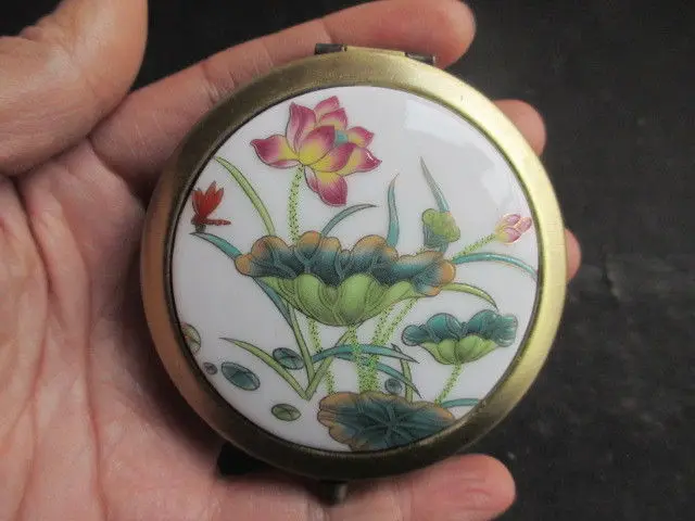 

In ancient China jingdezhen porcelain copper cosmetics box.Jewelry box